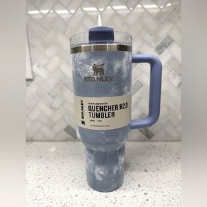 NWT target exclusive blue tie dye 40 oz. Stanley